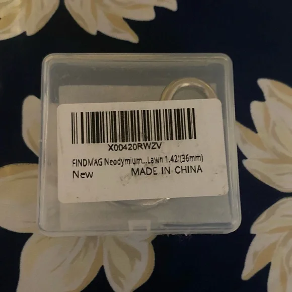 MAGNET - Picture 2 of 2